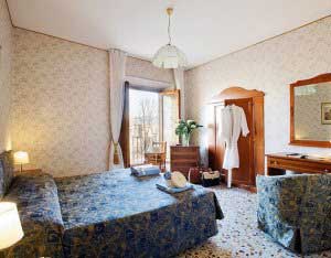 ,هتل سیلا (Hotel Silla),هتل Silla، در کرانه غربی رود Arno و در فاصله 600 متری پل باستانی .....,
