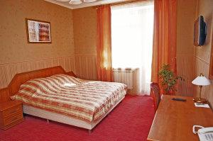 هتل لمنوزوو (Lomonosov Hotel)