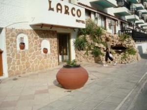 ,هتل لارکو
قبرس / لارناکا(Larco Hotel
Cyprus / Larnaka b),یهمانان می توانند با استراحت در سونا، احساس جوانی کنند و یا در استخر به آبتنی بپردازند.,