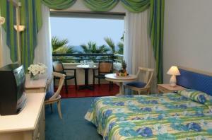 ,هتل پالم بیچ اند بانگالاوس
قبرس / لارناکا(Palm Beach Hotel & Bungalows
Cyprus / Larnaka ),این هتل ساحلی، زمینه را برای لذت بردن میهمانان خود از تعطیلاتشان را فراهم می سازد.,