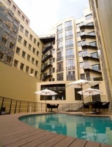 ,هتل آپارتمان ماپانگابو
آفریقای جنوبی / ژوهانسبورگ,میهمانان میتوانند در استخر روباز هتل ، به آبتنی بپردازند.,