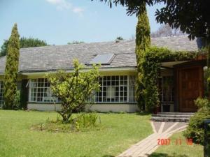 ,کوپرس کرفت ب اند ب
آفریقای جنوبی / ژوهانسبورگ(Coopers Croft B&B
South Africa / Johannesburg),کارکنان هتل از میهمانان به گرمی میهمان نوازی میکنند و از اینکه به میهمانان در ترتیب دادن سفرهای شهری و دادن توصیه های تفریحی کمک کنند ؛ خوشحال می شوند.,