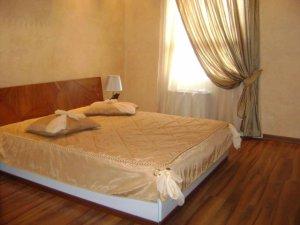 هتل والنسیا(Valensia Hotel)