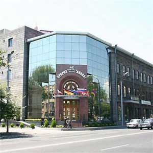 ,ارارات(Ararat Hotel,هتل آرارات در یك ساختمان ۱۵۰ ساله كاملا بازسازی شده قرار گرفته است و...,