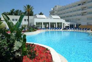 ,هیلتون پارک نیکوزیا(Hilton Park Nicosia),کارکنان مهربان و با دقت هتل، آماده خدمت رسانی میباشند....,