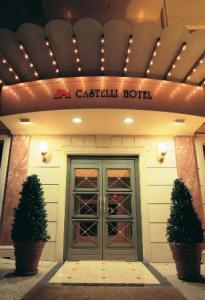 ,هتل کاستلی(Castelli Hotel),يک صرافي نيز در هتل وجود دارد.اتومبيل کرايه نيز بنا به درخواست ميهمانان...,