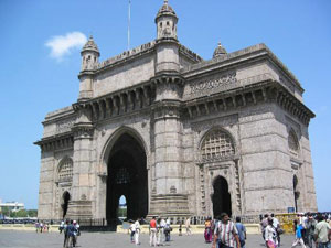 ,دروازه هند,در شهر مومبای یا بمبئی نام طاق نصرتی است که بریتانیایی‌ها آن را بنا نهاده‌اند. این...,