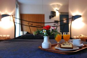 هتل اینیهس
یونان / آتن(Iniohos Hotel
Greece / Athens )