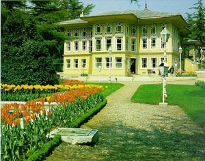 ,ترکیه / استانبول / عمارت ايحلامور(Turkey / Istanbul / ihlamur istanbul),این عمارت در قرن 19 میلادی بنا نهاده شد. نام این عمارت از درختان زیرفون � نمدار که در باغهای آن وجود دارد گرفته شده است.,