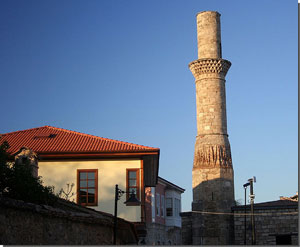 ,ترکیه / آنتالیا / كسيك مناره(Turkey / Antalya / antalya kesik minare),به معناي مناره هاي بريده شده مي باشد كه در گذشته بعنوان كليسا از آن استفاده مي شده است.,
