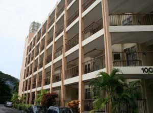 ,آپارتمانهای بایو ایماس()Bayu Emas Apartments,میهمانان میتوانند در استخر روباز هتل ، به آبتنی بپردازند.اين...,
