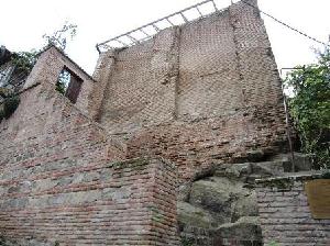 ,گرجستان / تفلیس / آتشکده تفلیس(Georgia / Tbilisi / Temple of Zoroastrian - Tbilisi Atashkadeh),تشکده تفلیس آتشکده تفلیس در خیابان گومی gomi,