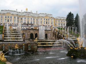 ,روسیه / سنت پترزبورگ / کاخ پترهوف(Russian / Saint Petersburg / Peterhof Palace),اخ پترهوف که به آن ورسای روسیه می‌گویند از کاخ‌ها و باغ‌های دیدنی این کشور به شمار می‌رود.,