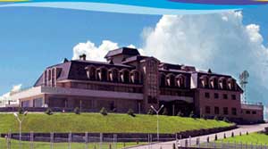 ,هتل هارسنگر(Harsnaqar Hotel),این هتل بر روي تپه کوچکي به مساحت 17 هکتار و در کنار دریاچه...,
