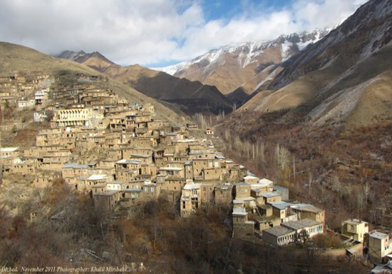 ,روستای مج مشهد,این روستا در دامنه کوههای بلند واقع و از اطراف به روستاهای مغان..,
