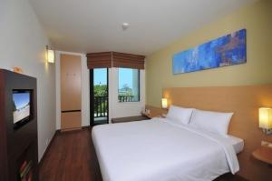 ,هتل ایبیس پوکت
تایلند / پوکت(Ibis Phuket Kata
Thailand / Phuket ),هتل Ibis Phuket تنها ده دقيقه با آبهاي شفاف ساحل Kata فاصله دارد.,