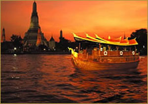 ,شام در كشتي,سفر با کشتی بر روی رودخانه چائوپرایا در بانکوک، شیوه خوبی برای تماشای جاذبه های ونیز شرق است. این عنوانی....,
