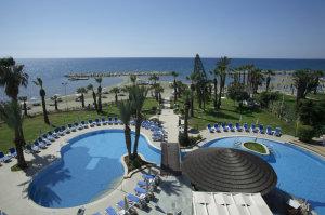 ,هتل ساحلی گلدن بای,هتل ساحلی Golden Bay، درست در مرکز خلیج Larnaca واقع و اقامتی آرام را به همراه فعالیت های متنوع خاص بزرگسالان و..,