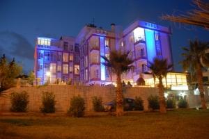 ,هتل لارا وورد
ترکیه / آنتالیا(Lara World Hotel
Turkey / Antalya ),هتل جهانی لارا، در 200 متری ساحل لارا و در شهر آنتالیا واقع شده است.,