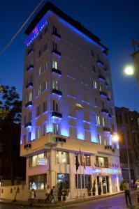,هتل گرند لیزا
ترکیه / استانبول(Grand Liza Hotel
Turkey / Istanbul ),هتل Grand Liza، واقع در منطقه معروف Kumkapi، با ارائه 36 اتاق راحت,