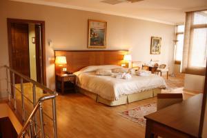 ,هتل گرند اوزتانیک
ترکیه / استانبول(Grand Oztanik Hotel
Turkey / Istanbul ),این هتل مجلل اقامت لوکسی را همراه با امکانات با کیفیت به میهمانان خود ارائه میکند,